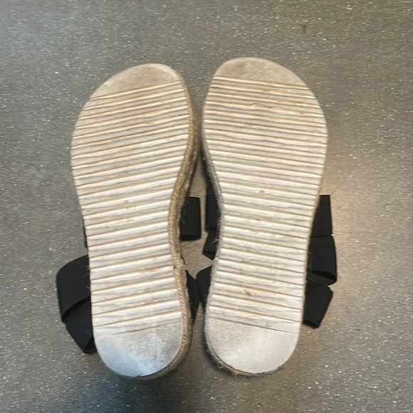 Steve Madden platform sandals with ankle strap - Picture 2 of 3